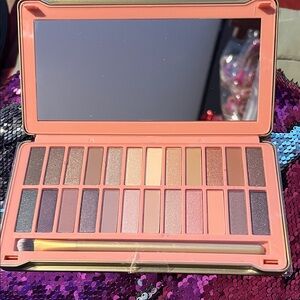 Neutral Peach & Rose Eyeshadow Palette by